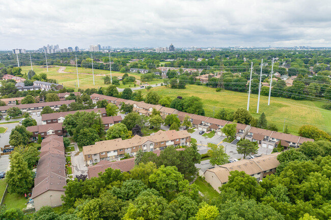 20 Livonia Pl in Toronto, ON - Building Photo - Primary Photo