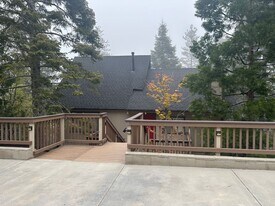 111 St Andrews Dr in Lake Arrowhead, CA - Building Photo