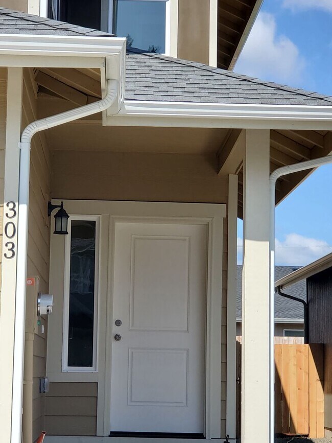 303 S Diamond St in Centralia, WA - Building Photo - Building Photo