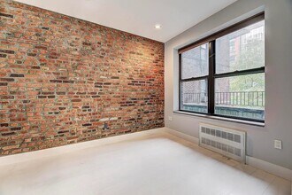 200 Stanton St, Unit 11 in New York, NY - Building Photo - Building Photo