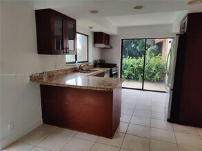 181 Wimbledon Lakes Dr in Plantation, FL - Building Photo - Building Photo