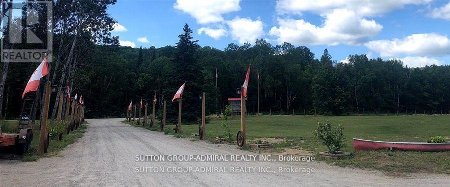 98 N Shore Rd in Kearney, ON - Building Photo