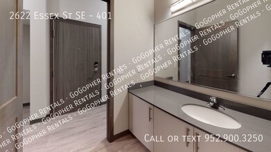 2622 Essex St SE-Unit -401 in Minneapolis, MN - Building Photo - Building Photo