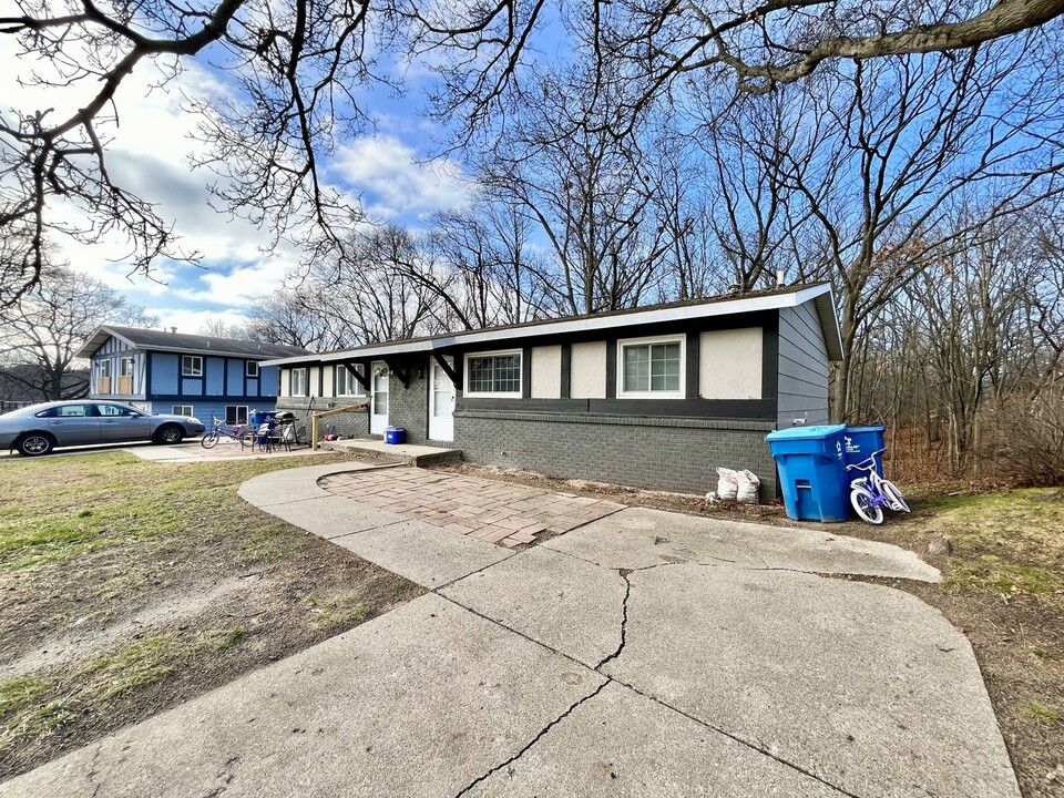 18165 Swiss Dr-Unit -Swiss Dr. 18165 in Spring Lake, MI - Foto de edificio