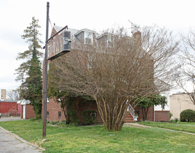 8230 Pulaski Hwy in Rosedale, MD - Building Photo - Building Photo