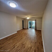 9291 Central Park Dr in Ft. Myers, FL - Building Photo - Building Photo