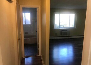 8 Bryon Rd, Unit 1 in Boston College, MA - Building Photo - Building Photo