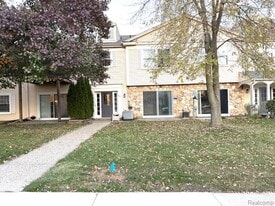 831 Bloomfield Village Blvd in Auburn Hills, MI - Building Photo