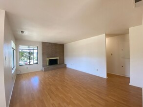 1328 Branwood Way in Sacramento, CA - Building Photo - Building Photo