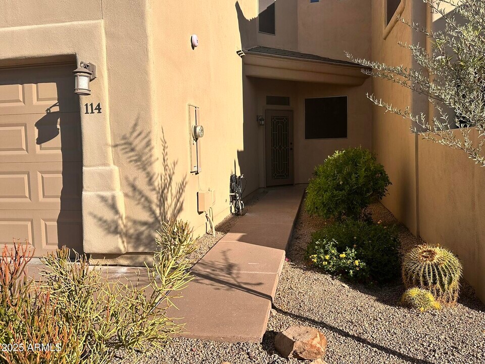 11022 N Indigo Dr in Fountain Hills, AZ - Building Photo