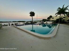 1605 Minutemen Causeway in Cocoa Beach, FL - Foto de edificio - Building Photo