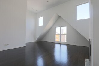 3328 N Clark St in Chicago, IL - Building Photo - Building Photo