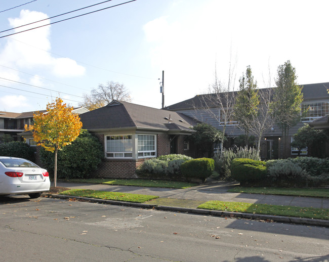 1636 SE Taylor St in Portland, OR - Building Photo - Building Photo