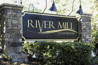 River Mill Condominiums in Roswell, GA - Foto de edificio - Building Photo