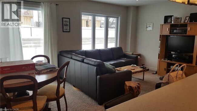 166 Templewood Dr in Kitchener, ON - Building Photo - Building Photo