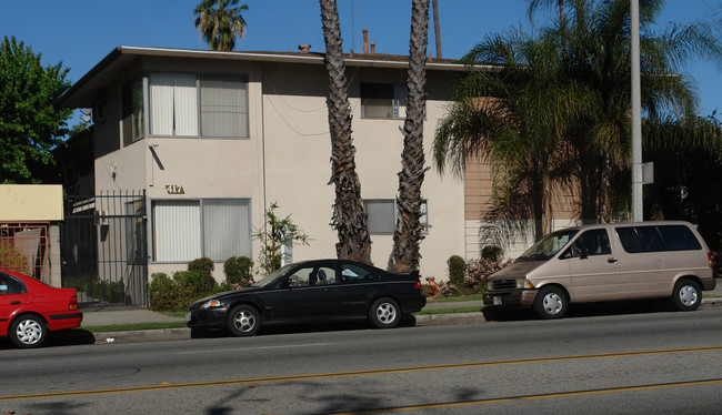 417 N Los Robles Ave in Pasadena, CA - Foto de edificio - Building Photo