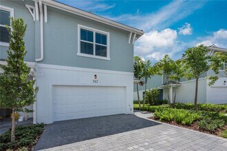 542 Parsons Wy in Deerfield Beach, FL - Foto de edificio - Building Photo