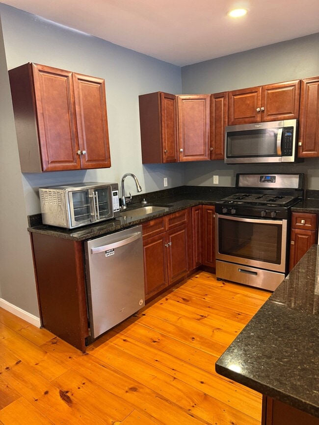 69 Catharine St, Unit 1