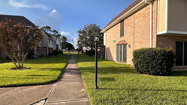 4205 Benard Ct in Pasadena, TX - Building Photo - Building Photo