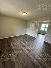 122 Smith Dr in Pelzer, SC - Foto de edificio - Building Photo