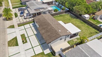 7750 SW 17th Terrace in Miami, FL - Building Photo - Building Photo