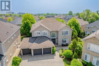19 Ridgestone Dr in Richmond Hill, ON - Building Photo - Building Photo