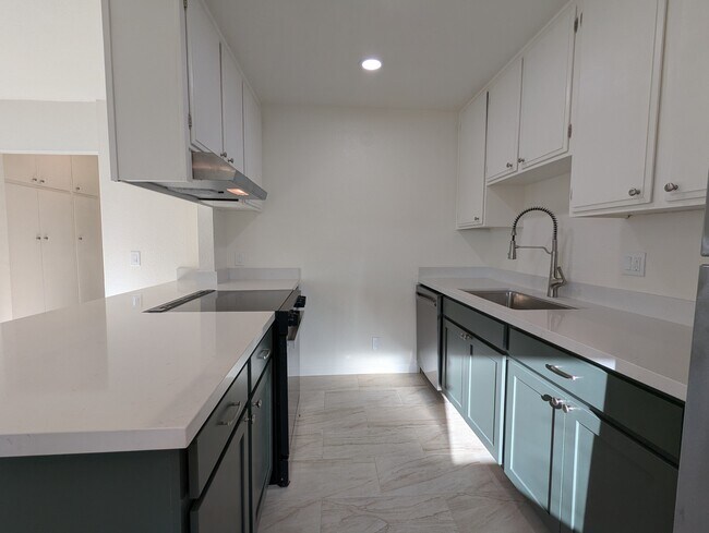73443 Catalina Way, Unit 1 in Palm Desert, CA - Foto de edificio - Building Photo