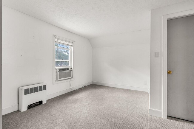 216 Jewett St, Unit 2 in Manchester, NH - Building Photo - Building Photo