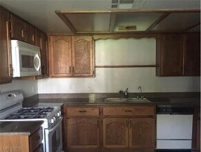 6671 W Tropicana Ave in Las Vegas, NV - Building Photo - Building Photo