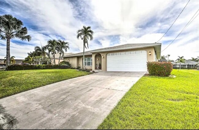 2806 SW 38th Terrace in Cape Coral, FL - Building Photo - Building Photo