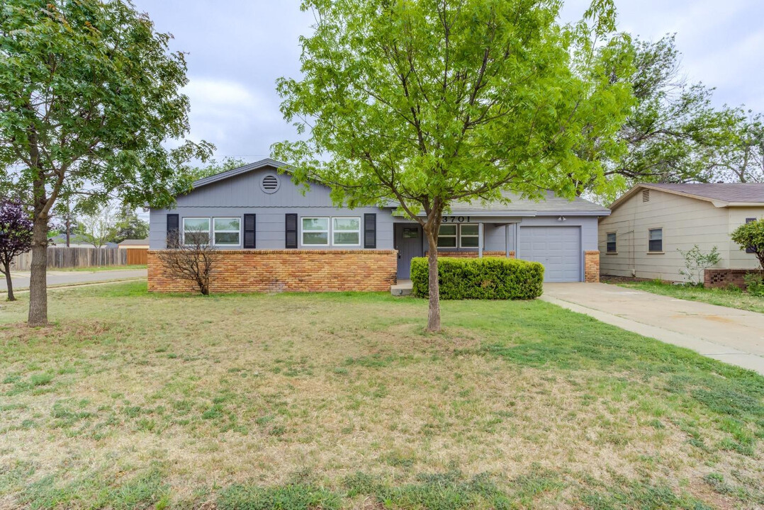 3701 32nd St in Lubbock, TX - Building Photo