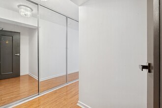 253 E Delaware Pl, Unit 5B in Chicago, IL - Building Photo - Building Photo