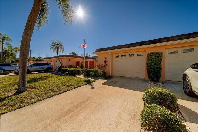 170 Boca Ciega Point Blvd S in St. Petersburg, FL - Foto de edificio - Building Photo