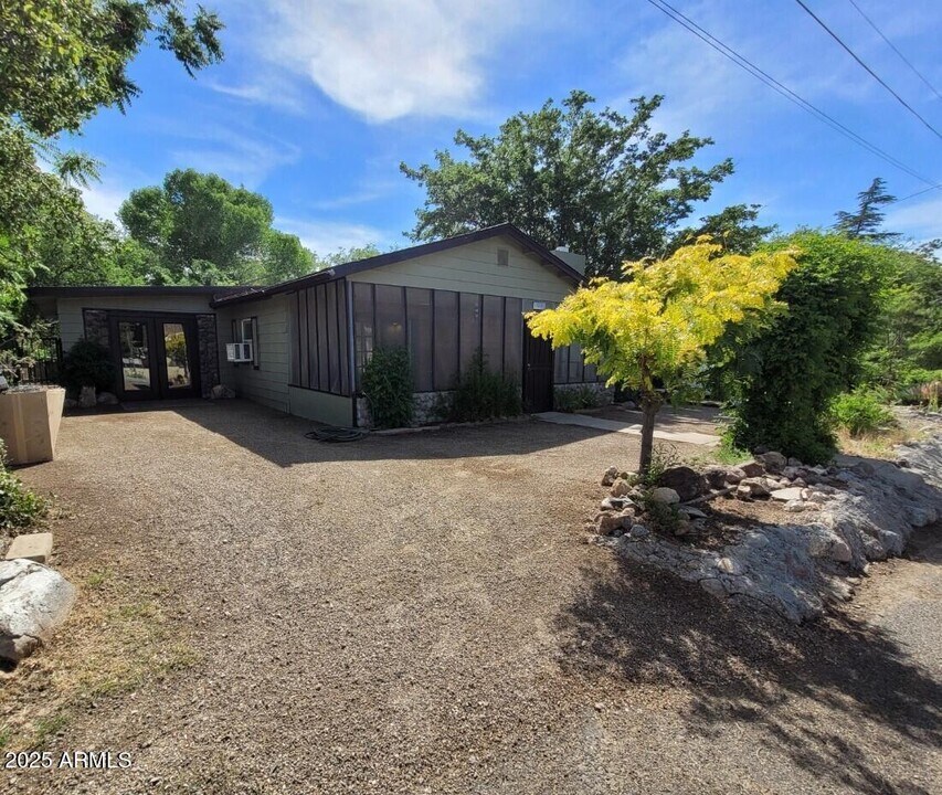 16685 Shrine Dr in Yarnell, AZ - Building Photo
