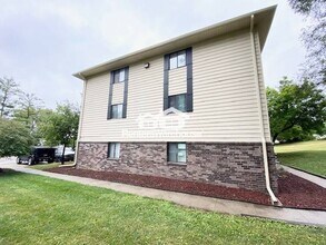 1831 Fuller Rd in West Des Moines, IA - Building Photo - Building Photo