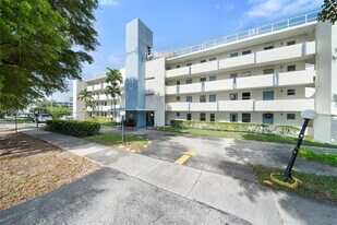 1701 NE 191st St in Miami, FL - Building Photo