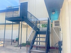 406 Longshadow Rd in Laredo, TX - Building Photo