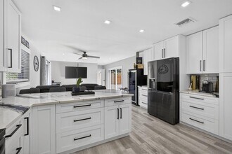 2388 S Wallen Dr in West Palm Beach, FL - Foto de edificio - Building Photo