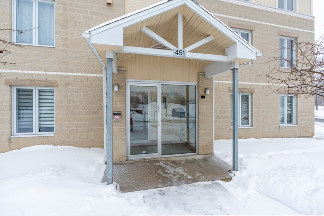 457 De Saint-Romuald St in Lévis, QC - Building Photo - Building Photo