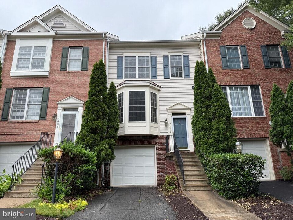 7602 Audubon Meadow Way in Alexandria, VA - Building Photo