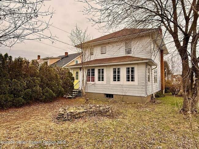 421 Albany Ave in Kingston, NY - Building Photo - Building Photo
