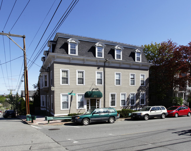 571 Cumberland Ave in Portland, ME - Building Photo - Building Photo