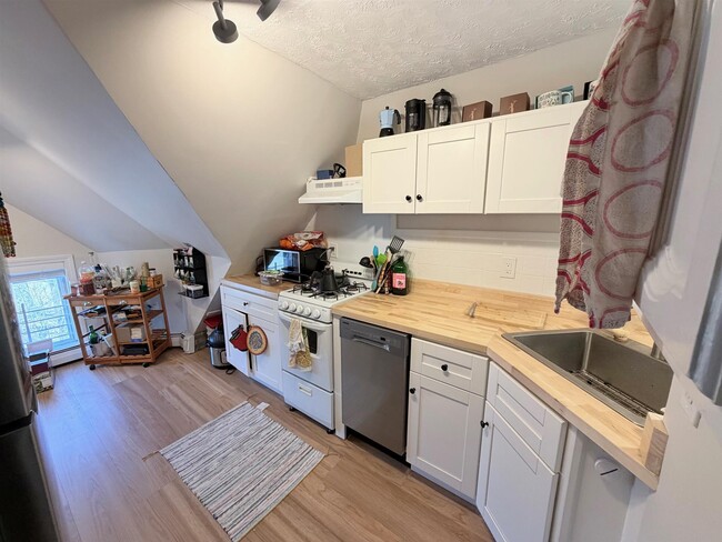 72 College Ave, Unit 3, Unit 3