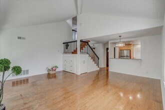 2191 Canyon Dr, Unit B101 in Costa Mesa, CA - Building Photo - Building Photo