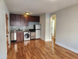 556 W Arlington Pl, Unit 2 Apartments