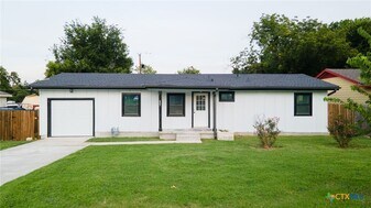 805 S 32nd St in Temple, TX - Building Photo