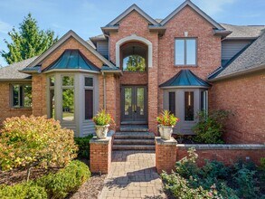 7040 Royal Villa Ct in Canton Township, MI - Building Photo - Building Photo