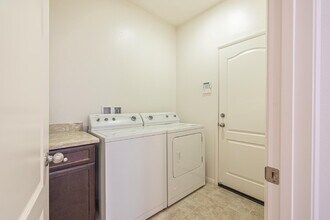 43826 Countryside Dr in Lancaster, CA - Building Photo - Building Photo