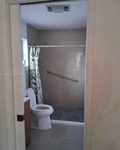7167 SW 43rd St in Miami, FL - Building Photo - Building Photo