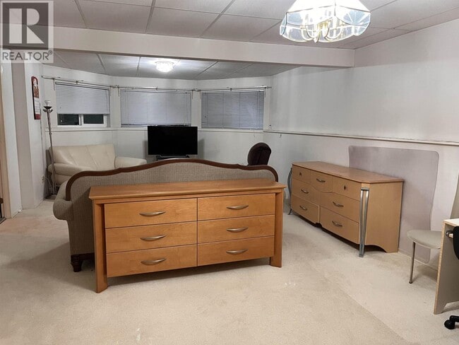 6258 Brantford Ave in Burnaby, BC - Building Photo - Building Photo